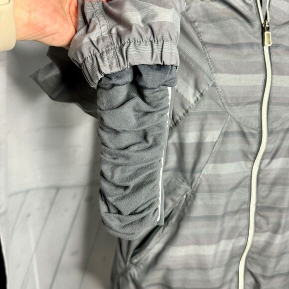 Lululemon jacket - Picture 4 of 15